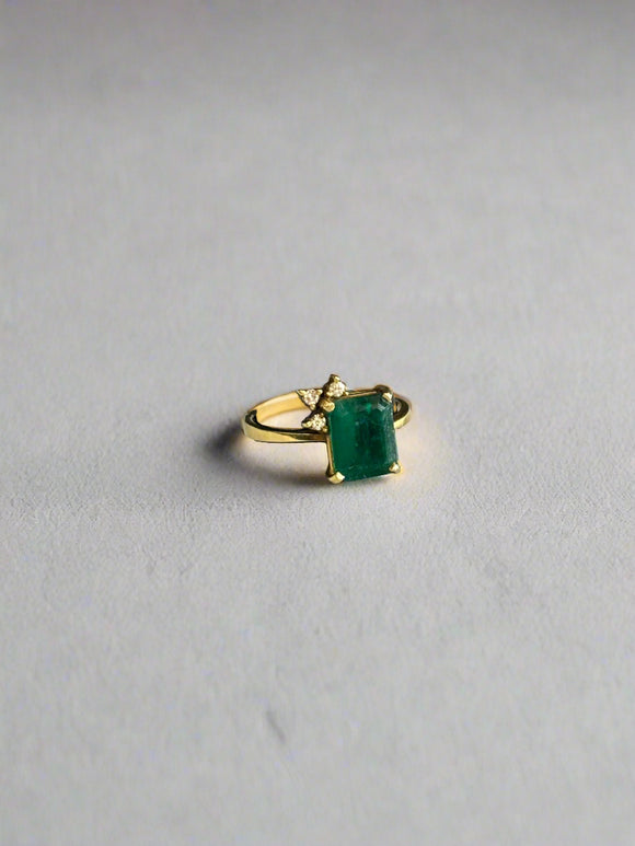 18K Emerald Diamond Ring